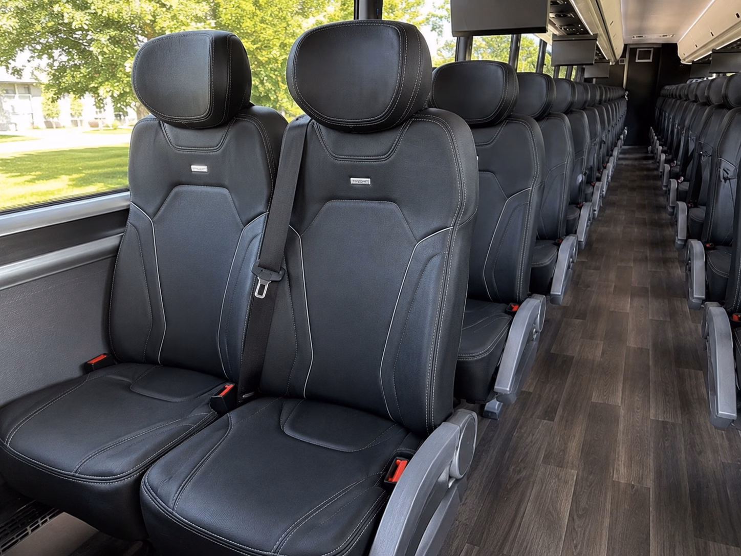 cuyahogafallscharterbuscompany com makes the columbus and pittsburgh run easy for cuyahoga falls groups