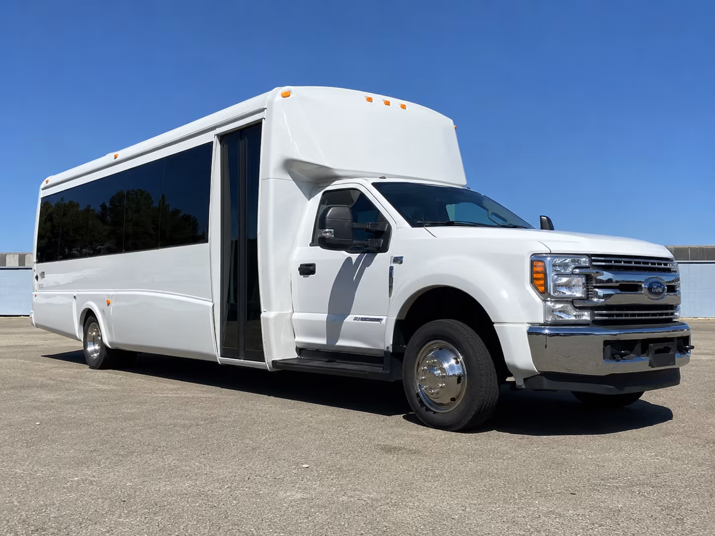 lakewood long distance charter buses for multi day group trips